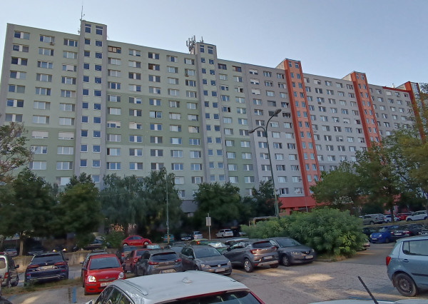 Predaj 1 izb. byt čiast. rekonštrukcia - Strečnianska - Petržalka