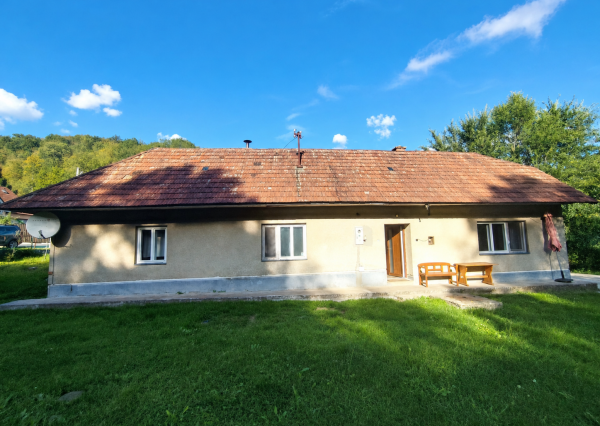 Útulný dom s obrovským 20-árovým pozemkom a potokom v náručí prírody (Prašník)